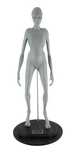 1092. Full Body Alien Maquette ### SIGNS (2002)