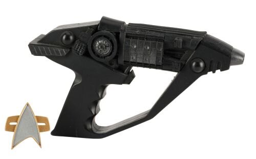 1150. Stunt "Live Fast and Prosper" Imposters Phaser with Starfleet Combadge ### STAR TREK: VOYAGER (T.V. SERIES, 1995 - 2001)
