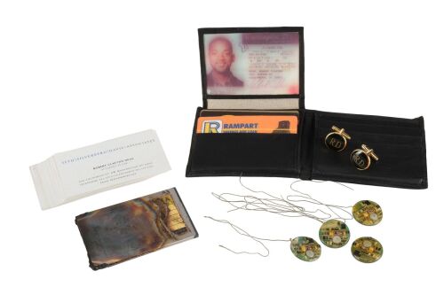660. Mike Papac Collection: Robert Dean's (Will Smith) Screen-Matched Data Disc with Wallet and Accessories ### ENEMY OF THE STATE (1998)