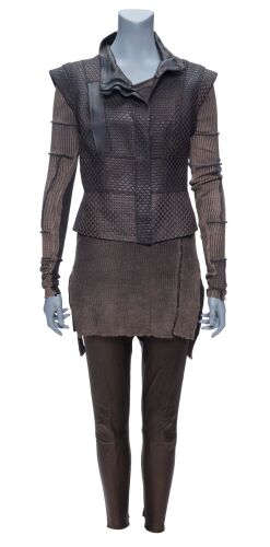 Lot #184: Michael Burnham's (Sonequa Martin-Green) Courier Costume ### STAR TREK: DISCOVERY (TV SERIES, 2017-2024)