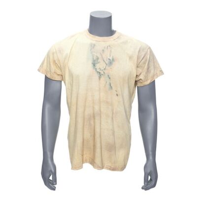 105. Gabe Walker's (Sylvester Stallone) Distressed Shirt ### CLIFFHANGER (1993)