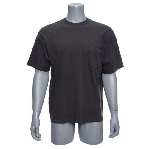 238. Chili Palmer's (John Travolta) T-Shirt ### GET SHORTY (1995)