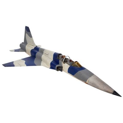 288. Dominic "Mailman" Farnham's (Ryan Stiles) Screen-Matched Crash-Landed Northtop T-38A Talon Model Miniature ### HOT SHOTS! (1991)