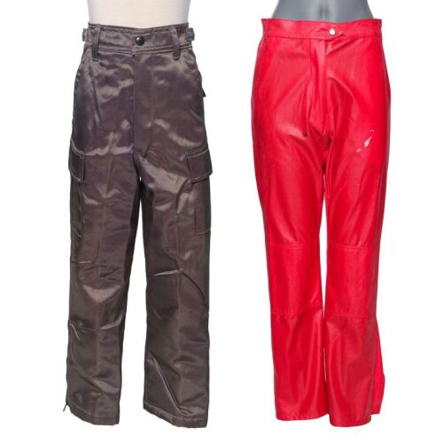 386. Judy Robinson's (Heather Graham) and Will Robinson's (Jack Johnson) Pairs of Pants ### LOST IN SPACE (1998)
