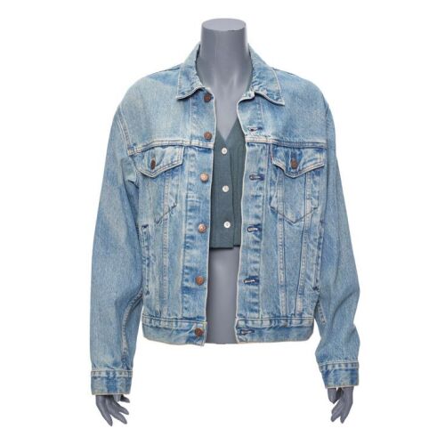 434. Angela Bennett's (Sandra Bullock) Jacket and Cardigan ### NET, THE (1995)