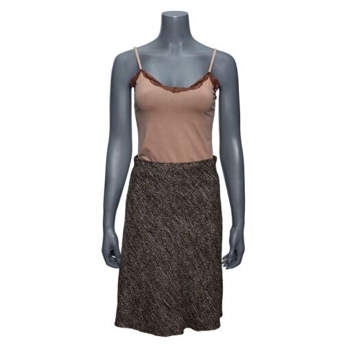 546. Aunt May's (Sally Field) Undershirt and Skirt ### AMAZING SPIDER-MAN, THE (2012)