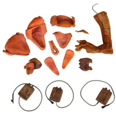 592. Set of Splinter (James Murray) Mouth Pieces and Foot with Three Turtle Performer Communicator Packs ### TEENAGE MUTANT NINJA TURTLES III (1993)