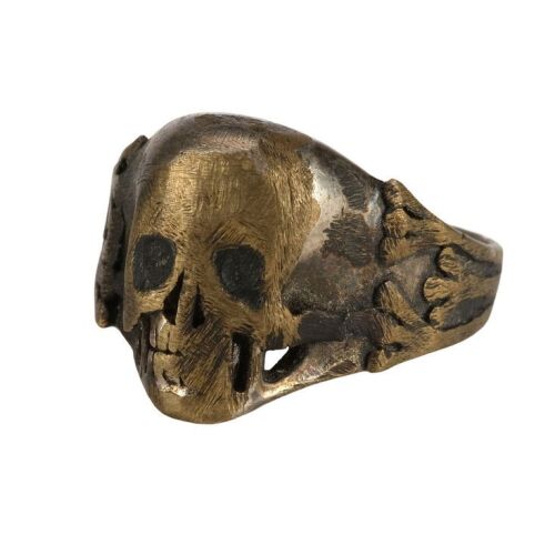 278. Alfred Borden's (Christian Bale) Skull Ring ### THE PRESTIGE (2006)
