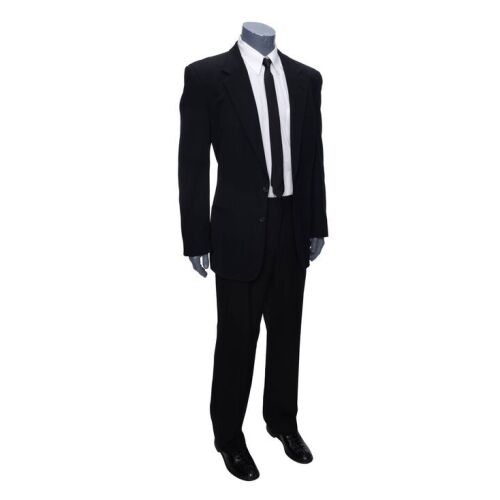 283. Jules Winnfield's (Samuel L. Jackson) Interrogation Suit ### PULP FICTION (1994)
