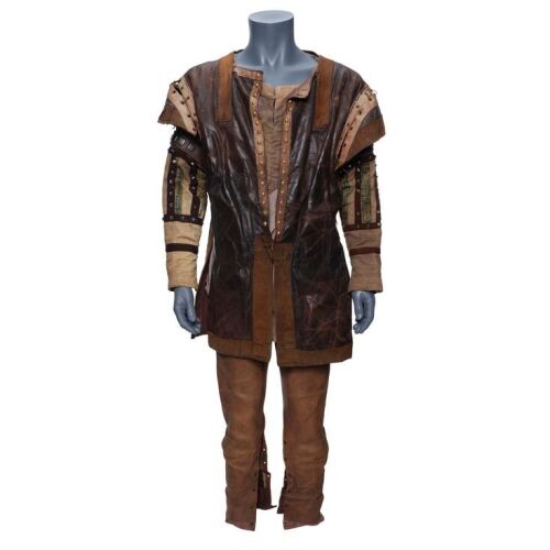 301. Robin Hood's (Kevin Costner) Costume with Screen-Matched Tunic ### ROBIN HOOD: PRINCE OF THIEVES (1991)