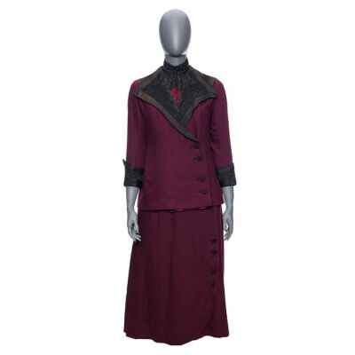 407. Molly Brown's (Kathy Bates) Boarding Costume ### TITANIC (1997)