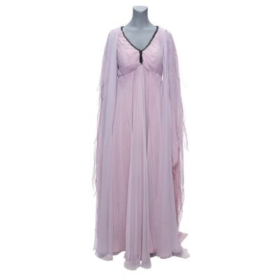 994. Lily Munster's (Yvonne De Carlo) Dress ### THE MUNSTERS' REVENGE (1981)