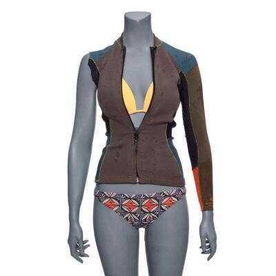 1117. Nancy Adams' (Blake Lively) Bloodied Costume with Screen-Matched Distressed Scuba Jacket ### THE SHALLOWS (2016)
