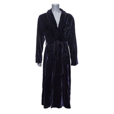 499. Val Kilmer Collection: Bruce Wayne's (Val Kilmer) Monogrammed Bathrobe ### BATMAN FOREVER (1995)