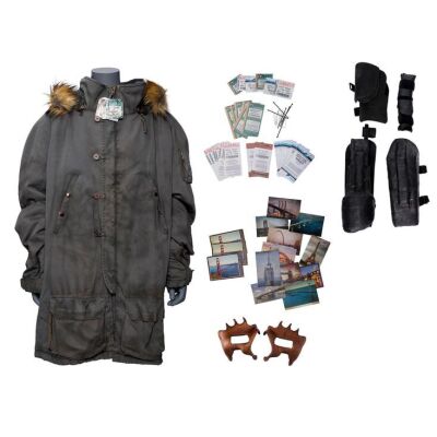 737. Finch Weinberg's (Tom Hanks) Postcards with Jeff&rsquo;s (Caleb Landry Jones) Parka and Hardware ### FINCH (2021)