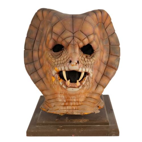 810. Mr. Dark's (Dan Lett) "The Girl Who Cried Monster" Monster Mask ### GOOSEBUMPS (T.V. SERIES, 1995 - 1998)
