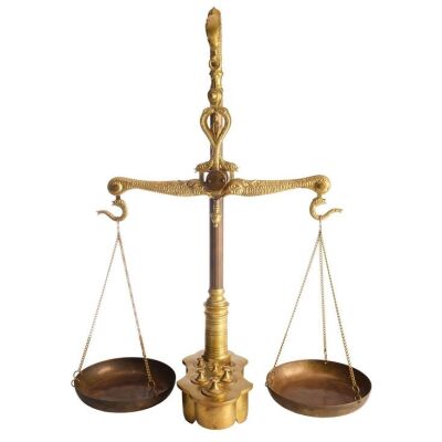 822. Gringotts Bank Balance Scale ### HARRY POTTER AND THE SORCERER'S STONE (2001)