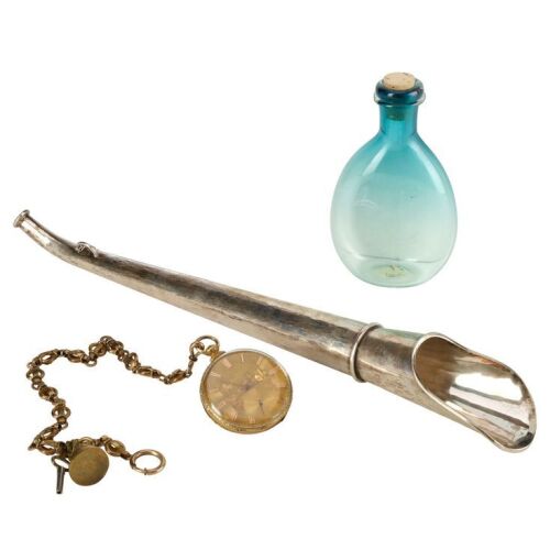 885. Louis de Pointe du Lac's (Brad Pitt) Bottle, Pipe, and Pocket Watch ### INTERVIEW WITH THE VAMPIRE (1994)