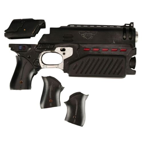 905. Planet Hollywood Collection: Lawgiver Mark II Pistol Shroud with Pair of Additional Grips ### JUDGE DREDD (1995)