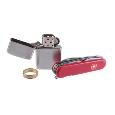 947. Mike Papac Collection: Martin Riggs' (Mel Gibson) Pocket Knife, Lighter, and Wedding Ring ### LETHAL WEAPON 3 (1992)