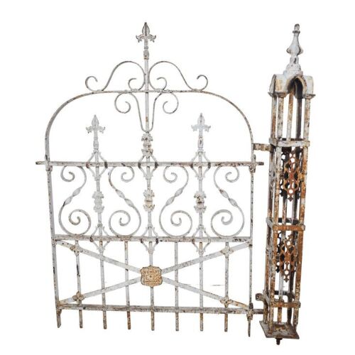 1035. Screen-Matched Pet Sematary Gate ### PET SEMATARY (1989)