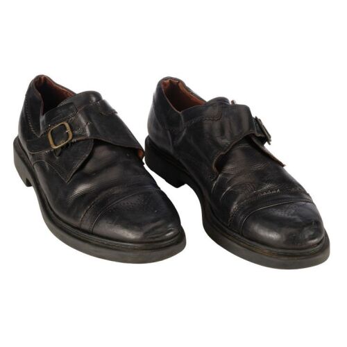 1070. Vincent Vega's (John Travolta) Shoes ### PULP FICTION (1994)