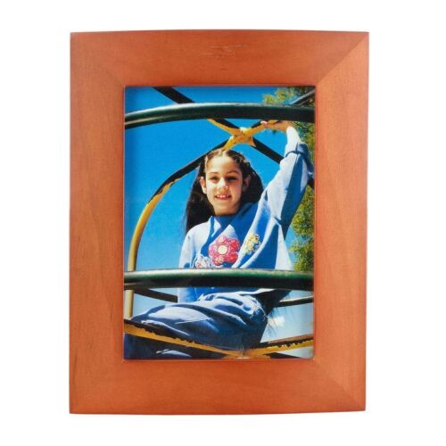 1328. Fox Mulder's (David Duchovny) Framed Photo of Samantha Mulder (Vanessa Morley) ### THE X-FILES (T.V. SERIES, 1993 - 2002)