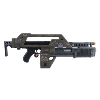 2008. Cast-Autographed M41A Pulse Rifle Replica ### ALIENS (1986)