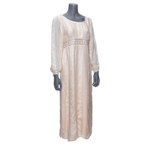 844. Eleanor "Nell" Vance's (Lili Taylor) Nightgown ### THE HAUNTING (1999)