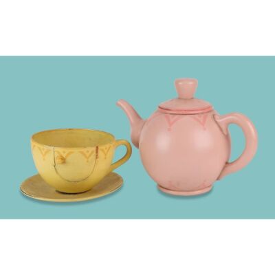 Lot # 52. Teacup Fairground Ride Pot and Cup ### WALLACE & GROMIT: THE CURSE OF THE WERE-RABBIT (2005)