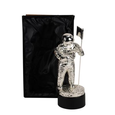 Lot # 131. MTV Video Music ''Moonman'' Award For Best Rock Video, 2014 ### LORDE