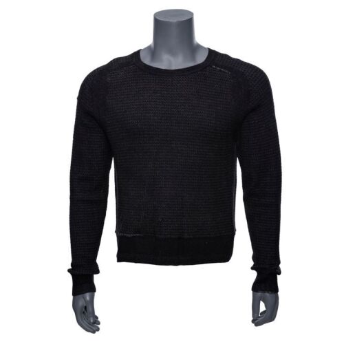 7. K's (Ryan Gosling) Black Sweater ### BLADE RUNNER 2049 (2017)
