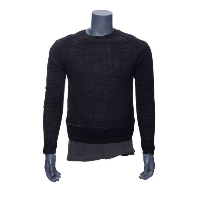58. K's (Ryan Gosling) Black Sweater with Backup Undershirt ### BLADE RUNNER 2049 (2017)