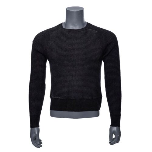 87. K's (Ryan Gosling) Black Sweater ### BLADE RUNNER 2049 (2017)