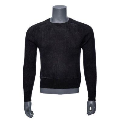 87. K's (Ryan Gosling) Black Sweater ### BLADE RUNNER 2049 (2017)