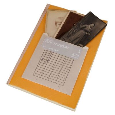 133. Dr. Ana Stelline's (Carla Juri) Book, Sleeves, and Old Photographs ### BLADE RUNNER 2049 (2017)