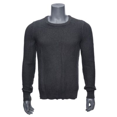 135. K's (Ryan Gosling) Charcoal Sweater ### BLADE RUNNER 2049 (2017)