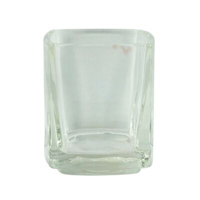 144. Lt. Joshi's (Robin Wright) Whiskey Glass ### BLADE RUNNER 2049 (2017)