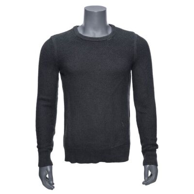 169. K's (Ryan Gosling) Charcoal Sweater ### BLADE RUNNER 2049 (2017)