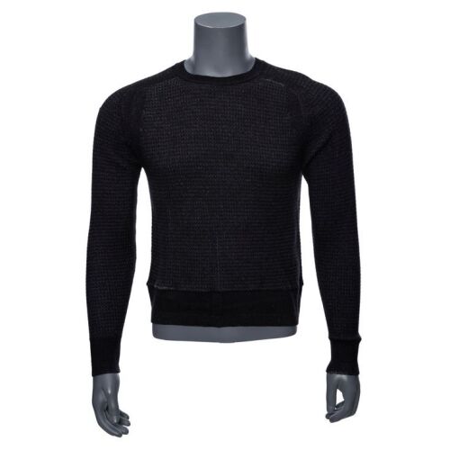 281. K's (Ryan Gosling) Black Sweater ### BLADE RUNNER 2049 (2017)