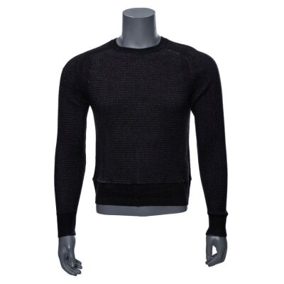 281. K's (Ryan Gosling) Black Sweater ### BLADE RUNNER 2049 (2017)