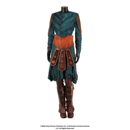 Lot # 171. Nynaeve al'Meara's Sul'dam Costume ### WHEEL OF TIME, THE (T.V. SERIES, 2021-2023)